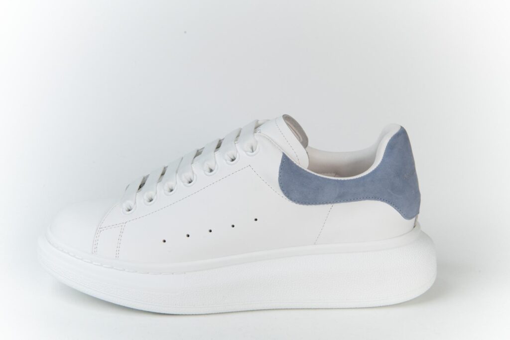 Alexander McQueen White/ Light Blue behind — 199₾ | ბოტასების მაღაზია ...