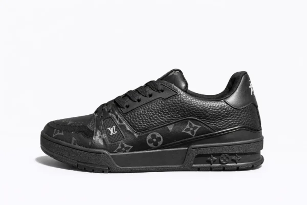 4a90c05a-4262-4dc5-a789-9d2c72c5d0c6 Louis Vuitton Black Sneakers