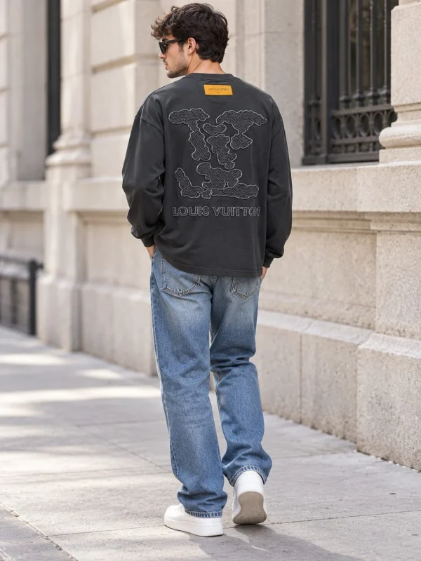 Louis Vuitton შავი გრძელმკლავიანი ზედა Louis Vuitton შავი გრძელმკლავიანი ზედა