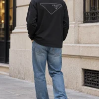Prada შავი გრძელმკლავიანი ზედა Prada შავი გრძელმკლავიანი ზედა