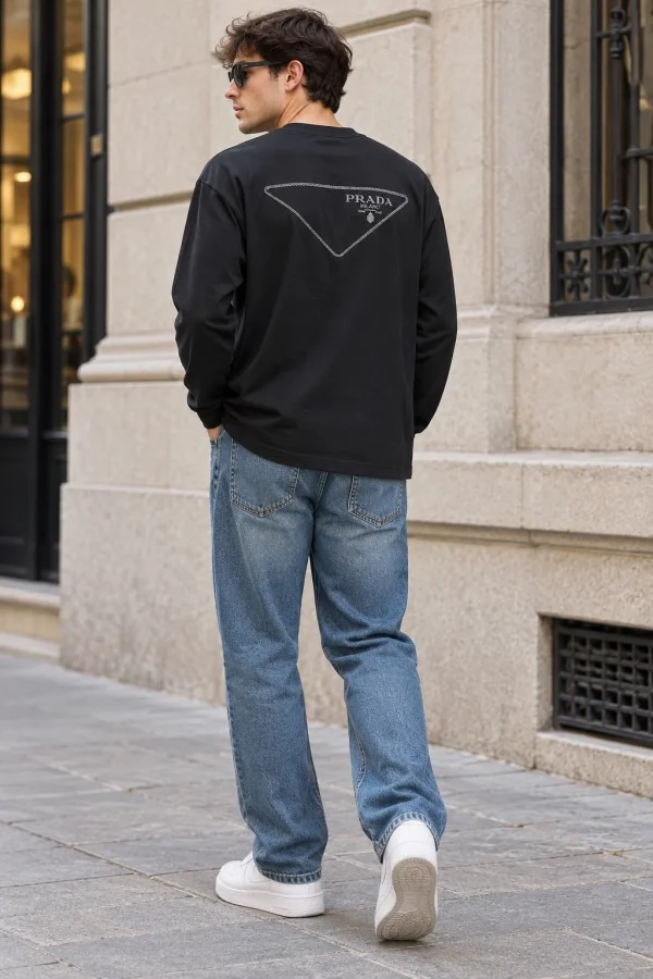 Prada შავი გრძელმკლავიანი ზედა Prada შავი გრძელმკლავიანი ზედა