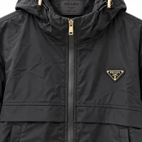Prada შავი პლაშოვკა Prada შავი პლაშოვკა